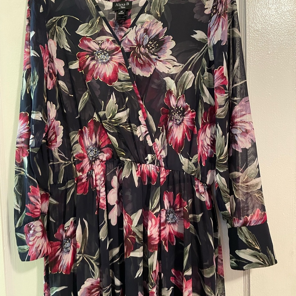Dress - Picture 2 of 4